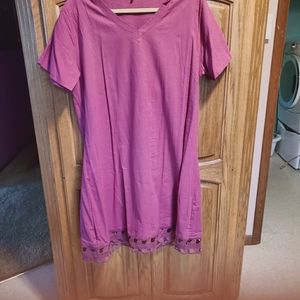 Short dress with lace hem